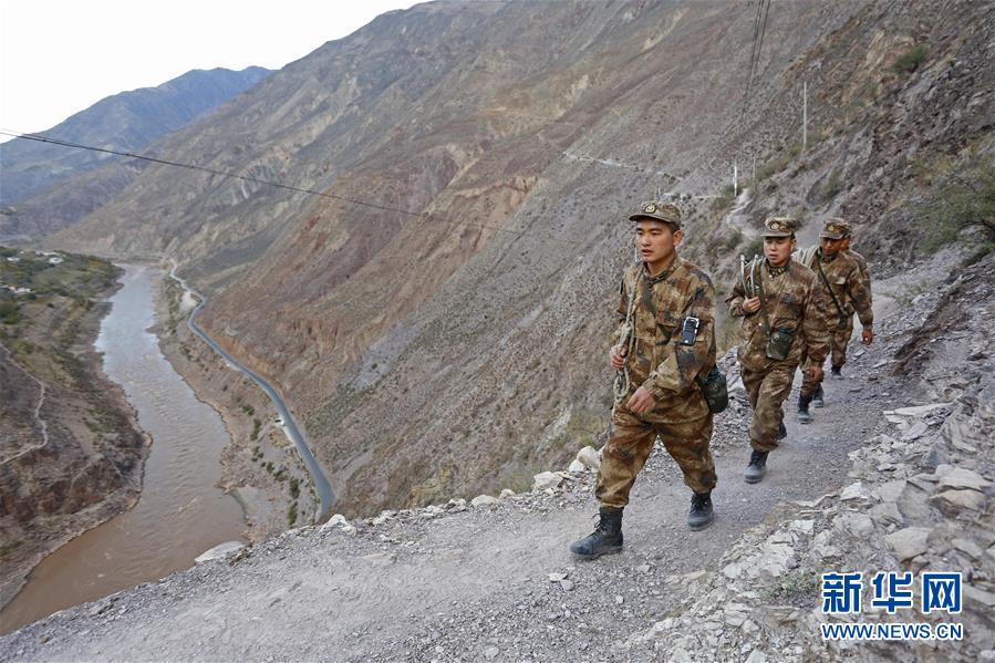 (向奉獻者致敬·圖文互動)(1)情注一纜通滇藏——記某信息通信基地四營五連連長翁春芳