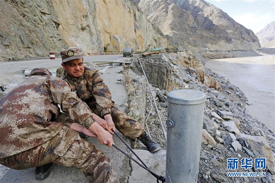 (向奉獻者致敬·圖文互動)(3)情注一纜通滇藏——記某信息通信基地四營五連連長翁春芳