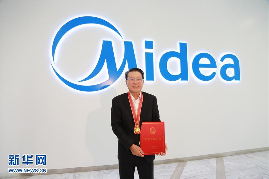 (改革先鋒風采·圖文互動)抓住改革機遇創造“美的”生活——記“鄉鎮企業改組上市的先行者”何享健