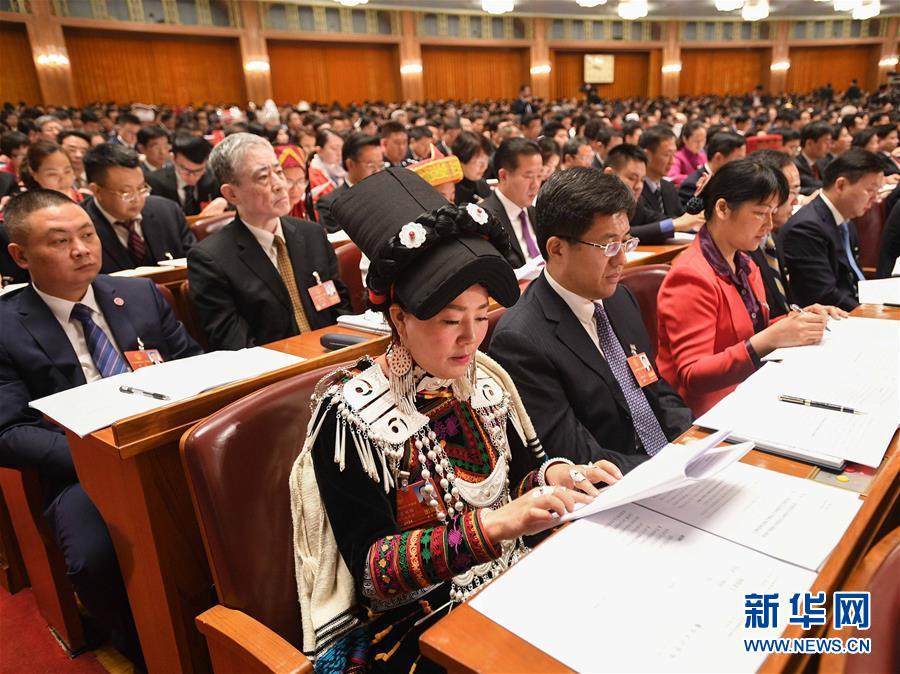 (兩會·基層代表履職故事)(1)全國人大代表喬進雙梅:“花間”繡出美麗人生