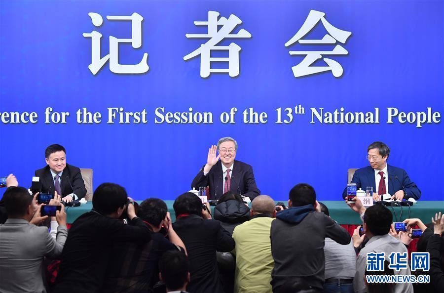 （兩會(huì)·XHDW）（1）中國人民銀行行長(zhǎng)周小川等就“金融改革與發(fā)展”答記者問