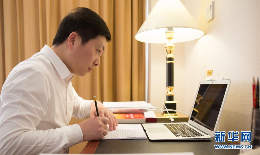 (兩會·基層代表履職故事)(2)全國人大代表楊飛飛:讓農民工有更好的職業上升通道