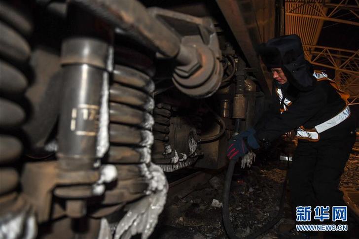 (圖文互動)(4)一夜寒風話新年——極寒跨年夜里的勞動者之歌