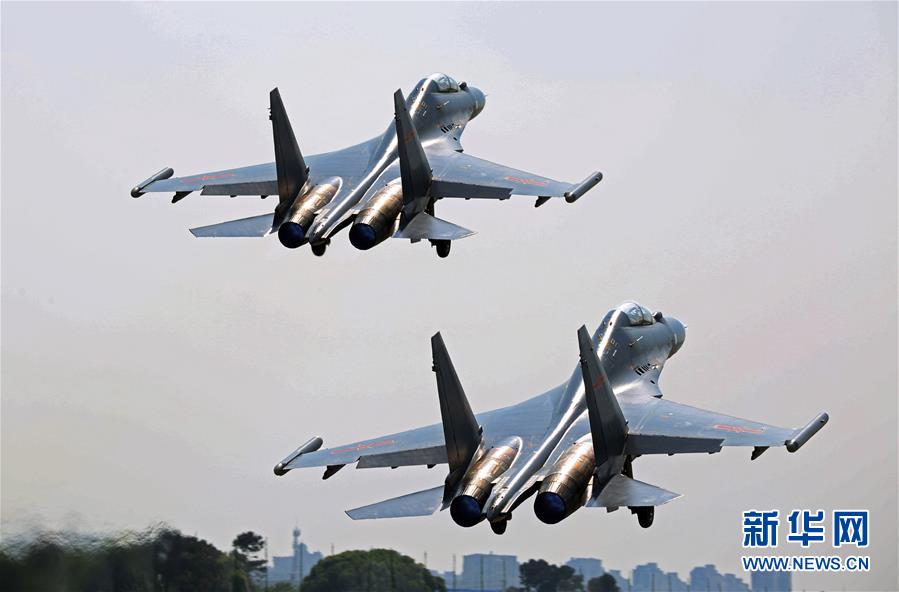 (新華全媒頭條·圖文互動)(5)戰鷹,為祖國奮飛——記空軍航空兵某旅旅長、特級飛行員郝井文