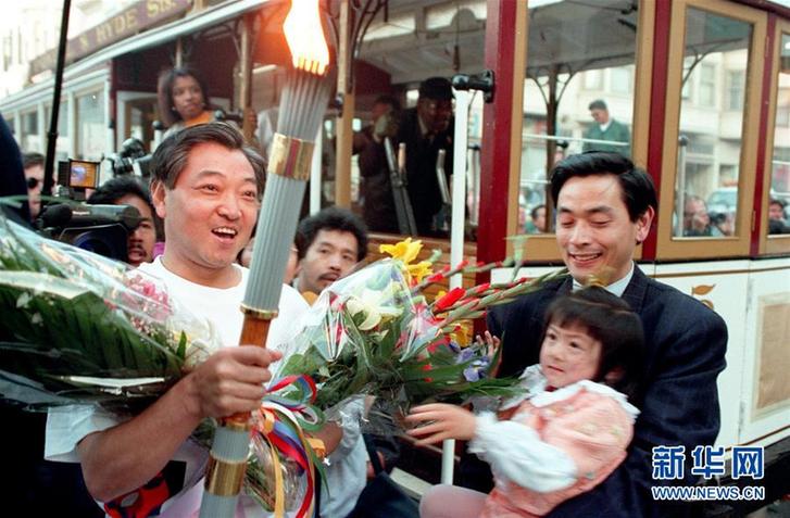 (改革先鋒風(fēng)采·圖文互動)(4)展現(xiàn)團結(jié)一致的拼搏精神——記我國首位奧運冠軍許海峰