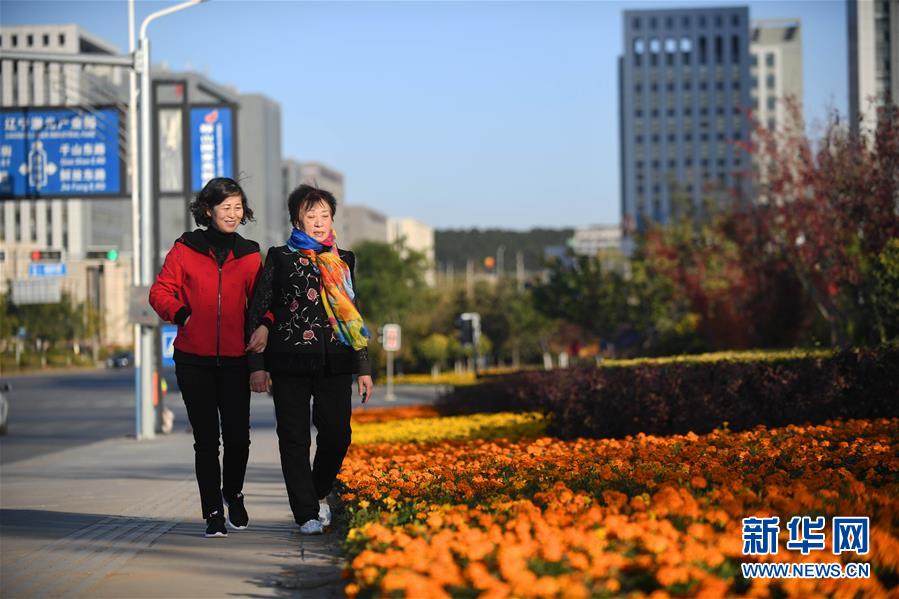 (新華全媒頭條·圖文互動)(1)“英雄之妻”,為愛堅守19年