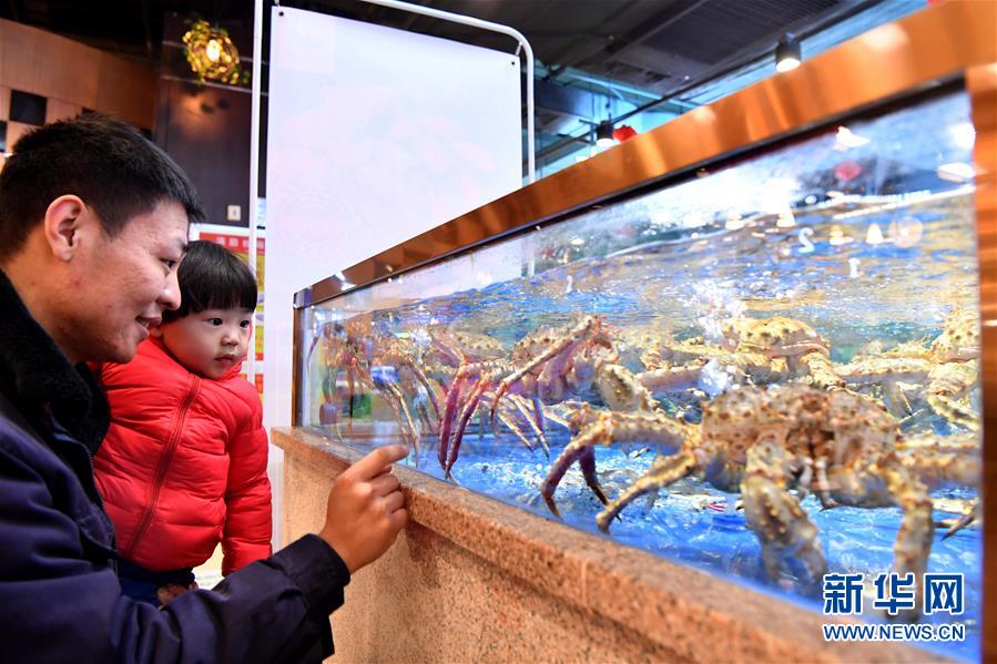 (在習(xí)近平新時(shí)代中國(guó)特色社會(huì)主義思想指引下·將改革開放進(jìn)行到底·大國(guó)之約)(新華全媒頭條·圖文互動(dòng))(7)潮起東方浪涌時(shí)——來自對(duì)外開放前沿的時(shí)代強(qiáng)音