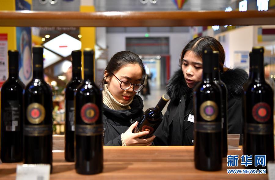 (在習(xí)近平新時(shí)代中國(guó)特色社會(huì)主義思想指引下·將改革開放進(jìn)行到底·大國(guó)之約)(新華全媒頭條·圖文互動(dòng))(6)潮起東方浪涌時(shí)——來自對(duì)外開放前沿的時(shí)代強(qiáng)音