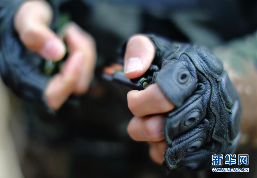 (新春走基層·圖文互動)(2)實戰化的“味道”——走進武警雪豹突擊隊