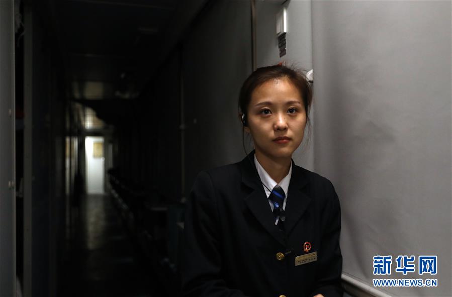 (新春走基層·圖文互動)(1)“最北列車”上的“守門員”