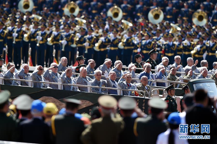 (新華全媒頭條·強(qiáng)軍思想引領(lǐng)新征程·圖文互動(dòng))(2)那一刻,我們光榮接受檢閱