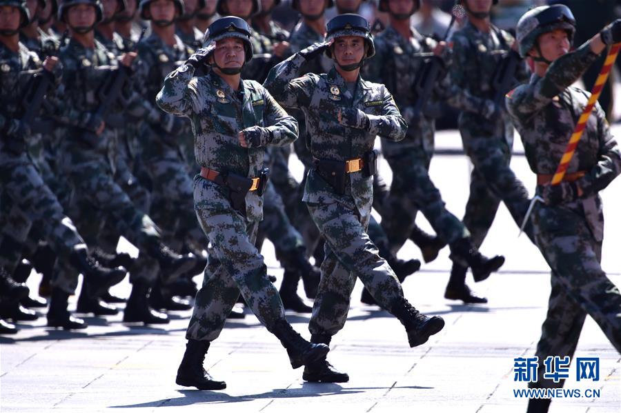 (新華全媒頭條·強(qiáng)軍思想引領(lǐng)新征程·圖文互動(dòng))(4)那一刻,我們光榮接受檢閱