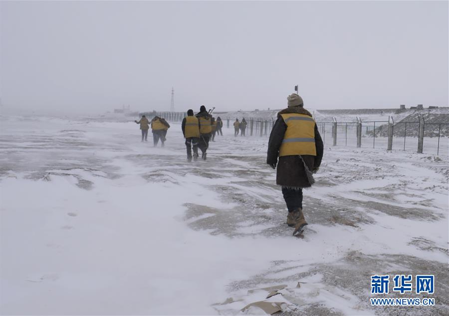 (新華全媒頭條·圖文互動)(2)他們是比鋼鐵還硬的漢子——天路之巔看不見的“軌枕”