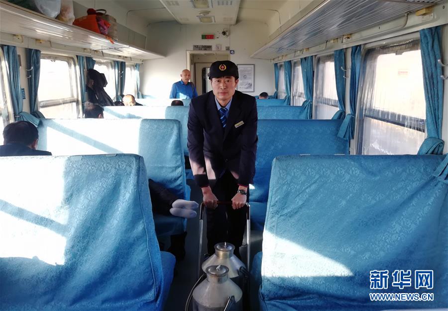 (新春走基層·圖文互動(dòng))(1)變的是時(shí)間,不變的是溫情——開(kāi)往小興安嶺深處的幸福“慢火車(chē)”