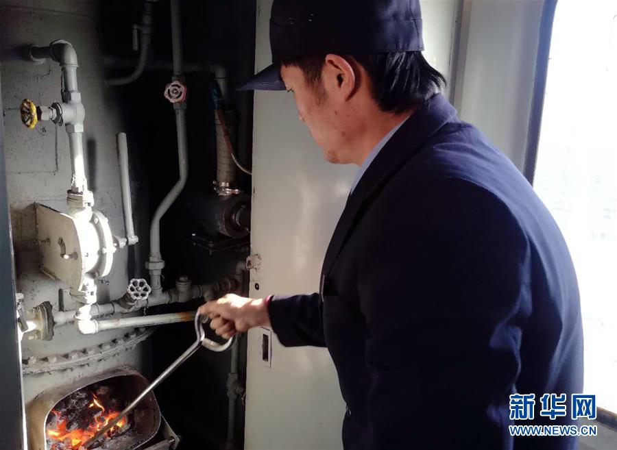 (新春走基層·圖文互動(dòng))(3)變的是時(shí)間,不變的是溫情——開(kāi)往小興安嶺深處的幸福“慢火車(chē)”