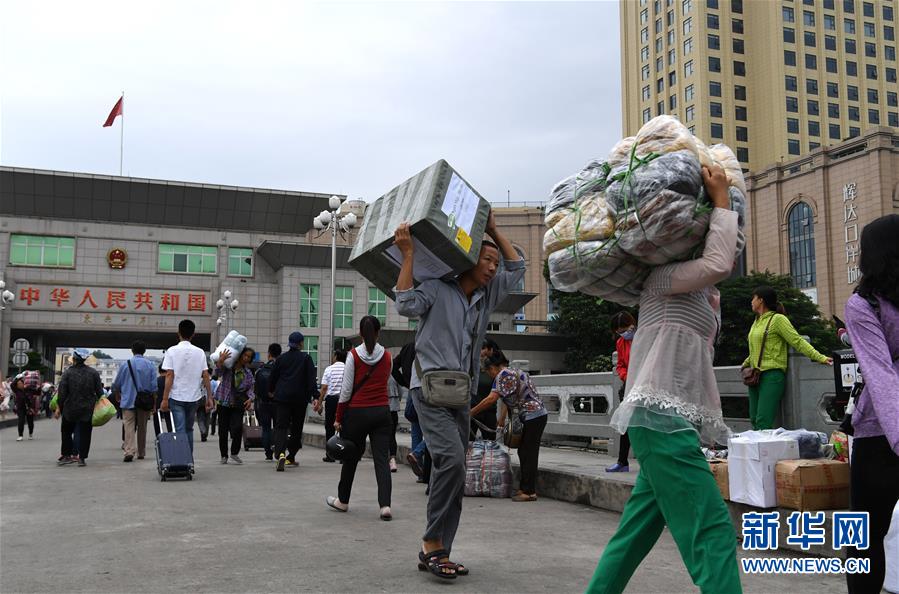 （兩會(huì)前夕看落實(shí)·圖文互動(dòng)）（8）開(kāi)放合作走活發(fā)展“新棋局”－－廣西落實(shí)習(xí)近平總書(shū)記全國(guó)兩會(huì)重要講話精神紀(jì)實(shí)
