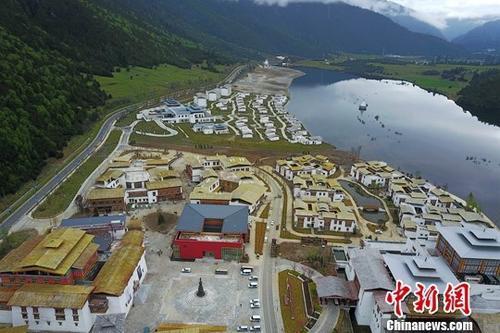 資料圖:初夏的西藏林芝魯朗小鎮(zhèn)美輪美奐。<a target='_blank' ><p align=