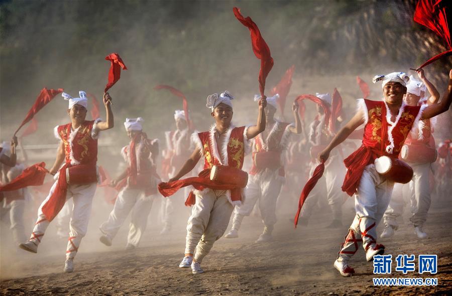 (新華全媒頭條·迎接兩會特別報道·圖文互動)(7)奮進,向著第一個百年奮斗目標(biāo)——寫在2019年全國兩會召開之際