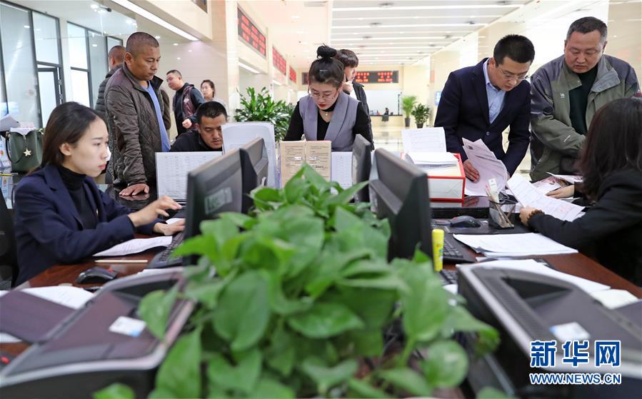 (新華全媒頭條·兩會(huì)特別報(bào)道·圖文互動(dòng))(4)抓住新機(jī)遇 贏得新優(yōu)勢(shì)——從全國兩會(huì)看奮進(jìn)中國的發(fā)展動(dòng)力