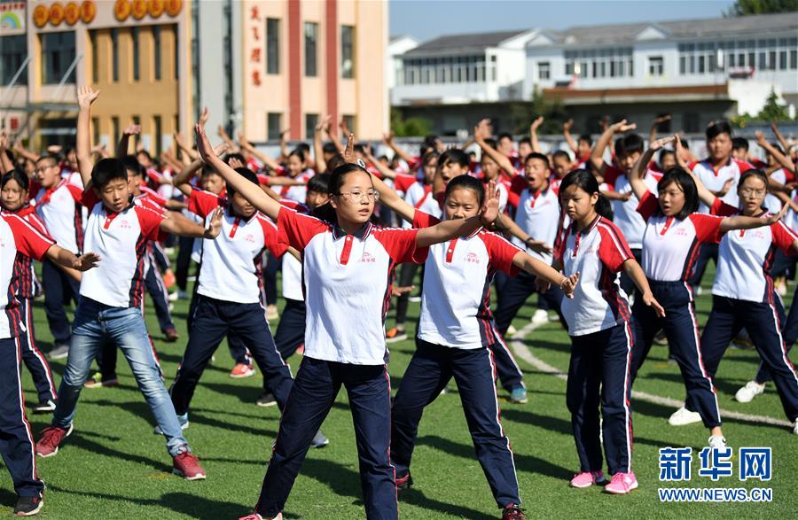 (新華全媒頭條·愛(ài)國(guó)情 奮斗者·圖文互動(dòng))(9)一個(gè)村的奮斗,一個(gè)時(shí)代的巨變——記敢“蹚新路”的小崗人