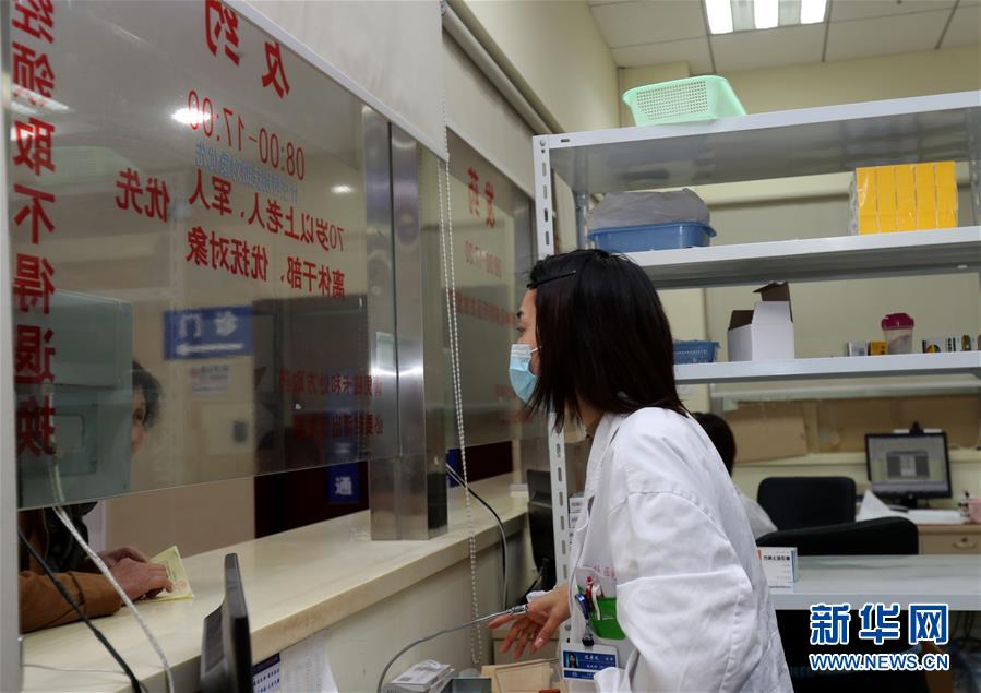 (新華全媒頭條·圖文互動)(4)一粒藥片牽動萬人心,藥品集中采購給你我省了多少?