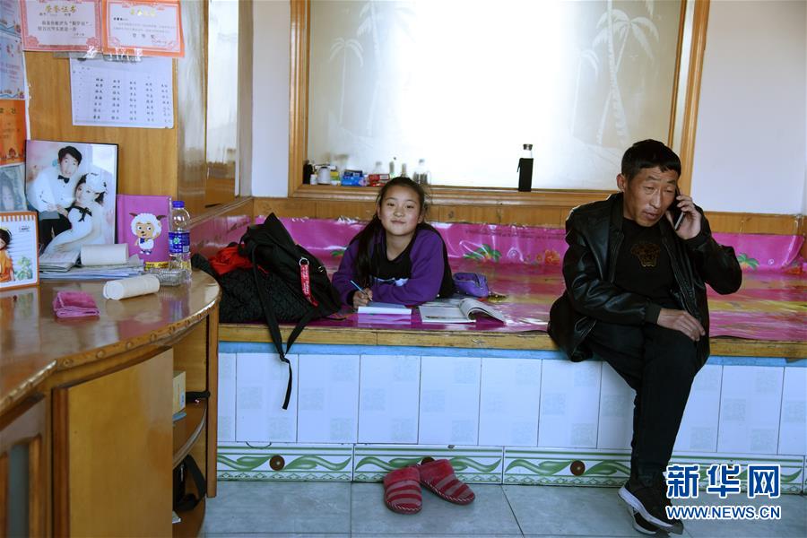 (在習(xí)近平新時代中國特色社會主義思想指引下——新時代新作為新篇章·圖文互動)(3)腳下有路 心中有志 生命有光——殘疾夫妻“跑贏”脫貧沖刺