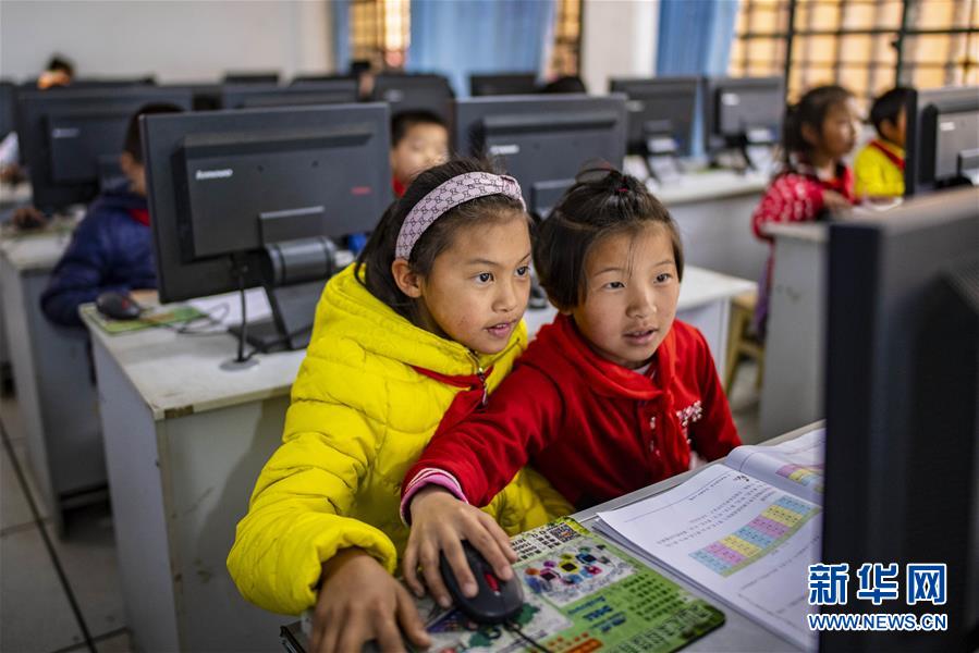 （壯麗70年·奮斗新時代·圖文互動）（10）獨龍江畔，這個民族“一躍千年”