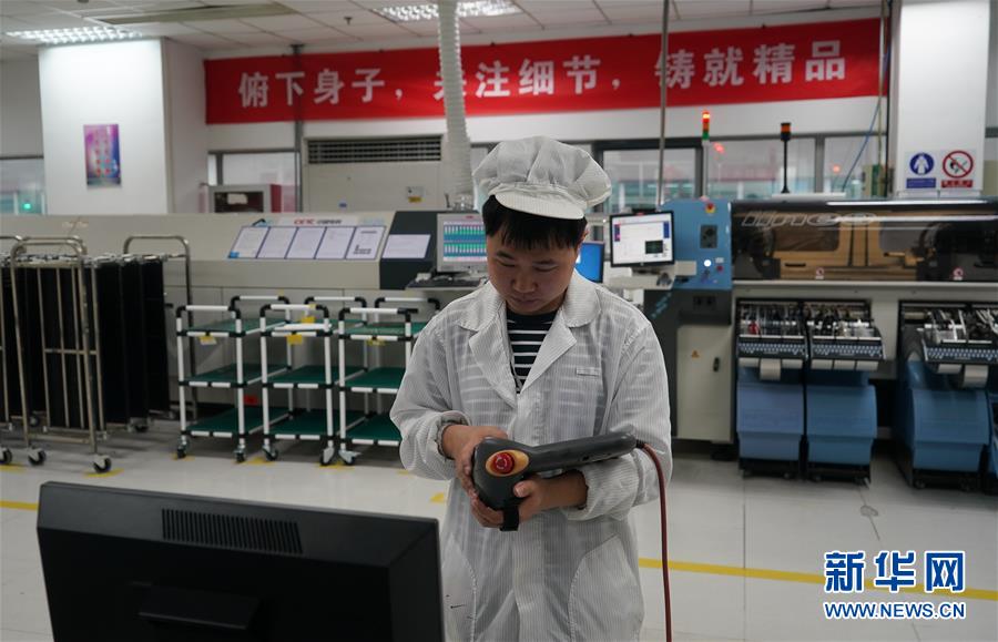 (新華全媒頭條·壯麗70年·奮斗新時代·圖文互動)(7)鑄就“大國之眼”——來自中國雷達(dá)工業(yè)發(fā)源地中國電科第14研究所的蹲點(diǎn)報告