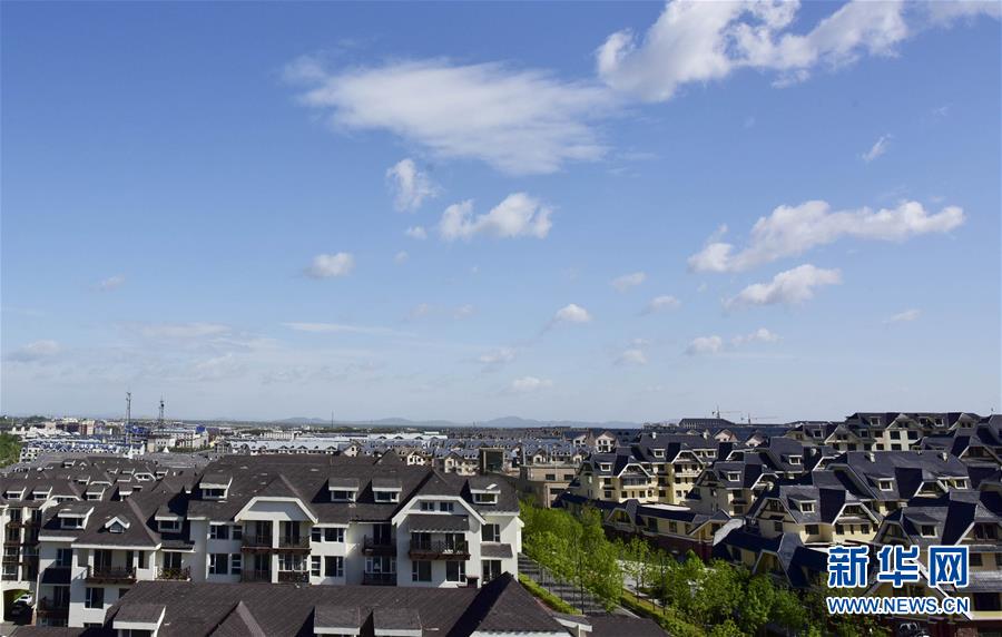 （在習(xí)近平新時(shí)代中國(guó)特色社會(huì)主義思想指引下——新時(shí)代新作為新篇章·圖文互動(dòng)）（1）在這里，遇見“詩和遠(yuǎn)方”——長(zhǎng)白山下“第一鎮(zhèn)”的全域旅游實(shí)踐