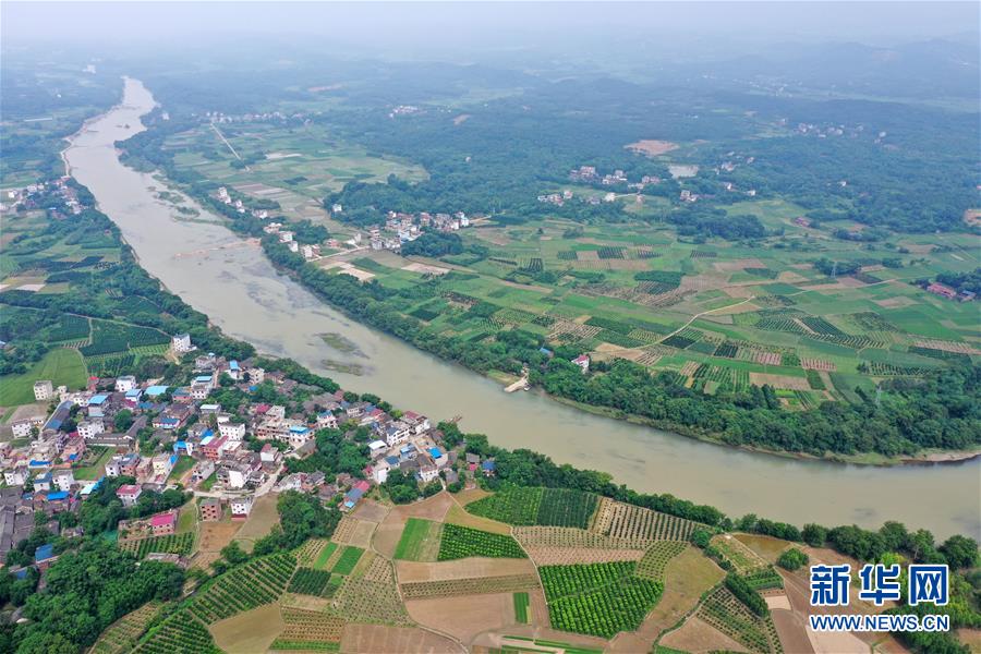 (壯麗70年·奮斗新時(shí)代——記者再走長征路·圖文互動)(1)為有犧牲多壯志,敢教日月?lián)Q新天——重返紅軍血戰(zhàn)現(xiàn)場