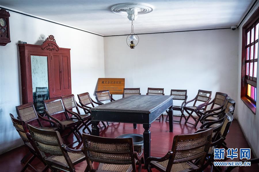 (新華全媒頭條·壯麗70年·奮斗新時(shí)代——記者再走長征路·圖文互動(dòng))(2)偉大轉(zhuǎn)折是怎樣發(fā)生的——重回遵義會(huì)議現(xiàn)場