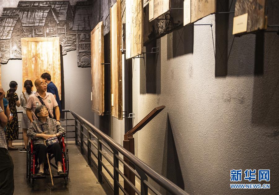 (新華全媒頭條·壯麗70年·奮斗新時(shí)代——記者再走長征路·圖文互動(dòng))(10)偉大轉(zhuǎn)折是怎樣發(fā)生的——重回遵義會(huì)議現(xiàn)場