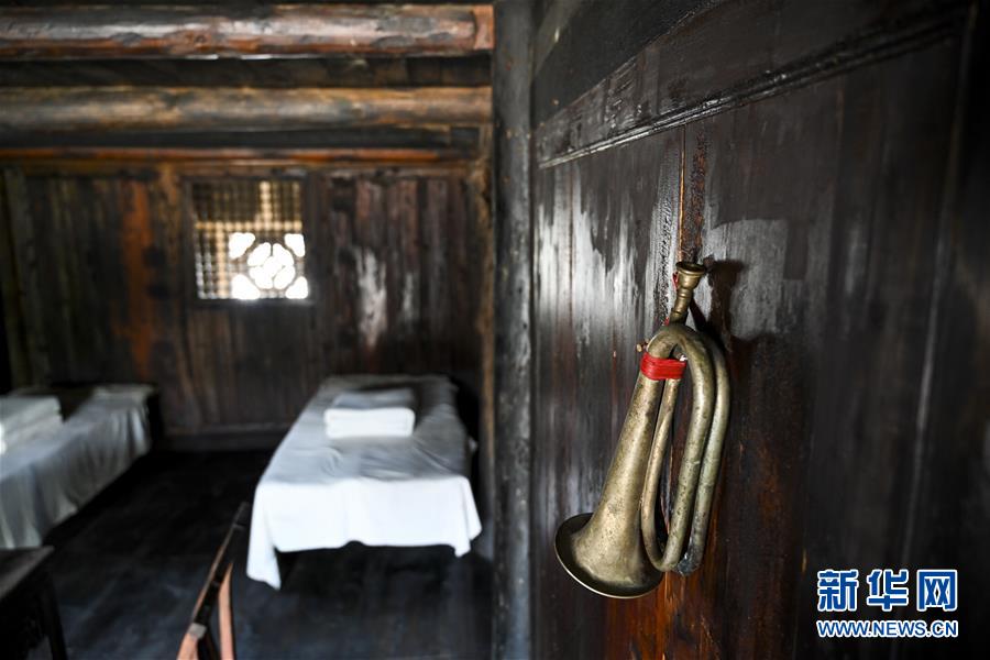 (壯麗70年·奮斗新時(shí)代——記者再走長(zhǎng)征路·圖文互動(dòng))(4)手捧棉被憶紅軍:走了那么多年,我們都念他們的好