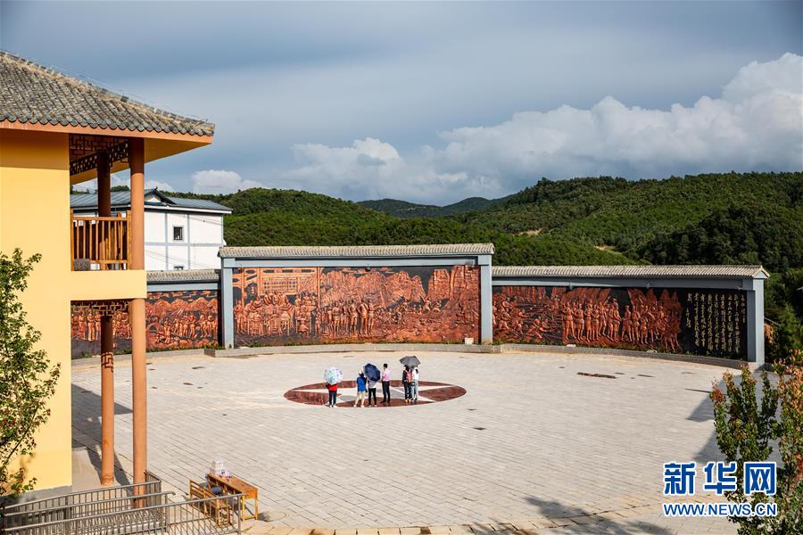 (新華全媒頭條·壯麗70年·奮斗新時(shí)代——記者再走長征路·圖文互動(dòng))(2)前進(jìn),向著光明的方向——尋訪金沙江畔紅色印記