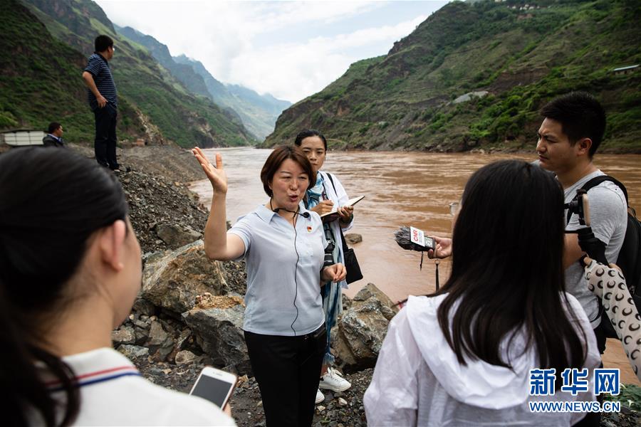 (新華全媒頭條·壯麗70年·奮斗新時(shí)代——記者再走長征路·圖文互動(dòng))(6)前進(jìn),向著光明的方向——尋訪金沙江畔紅色印記