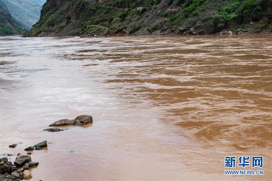 (新華全媒頭條·壯麗70年·奮斗新時(shí)代——記者再走長征路·圖文互動(dòng))(7)前進(jìn),向著光明的方向——尋訪金沙江畔紅色印記