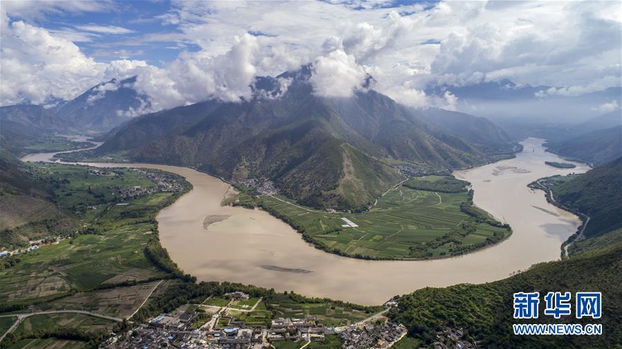 (新華全媒頭條·壯麗70年·奮斗新時(shí)代——記者再走長征路·圖文互動(dòng))(10)前進(jìn),向著光明的方向——尋訪金沙江畔紅色印記