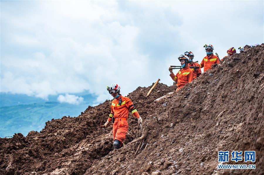 （新華全媒頭條·圖文互動(dòng)）（3）有一絲希望，就盡百倍努力——貴州水城“7·23”特大山體滑坡72小時(shí)救援紀(jì)實(shí)