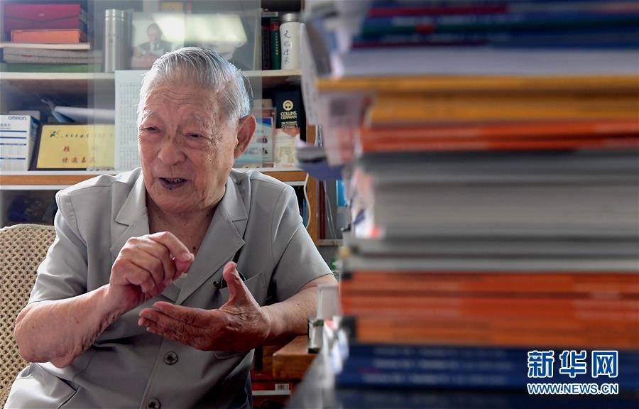 (愛國者 奮斗情·圖文互動)(3)用醫術和道德守護“光明”——全國道德模范99歲眼科專家張效房的人生軌跡