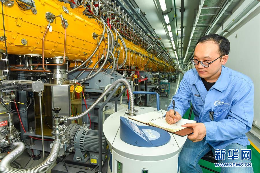 (壯麗70年·奮斗新時(shí)代——共和國發(fā)展成就巡禮·圖文互動(dòng))(5)南粵譜寫新篇章 敢為人先再出發(fā)——廣東70年跨越式發(fā)展紀(jì)實(shí)