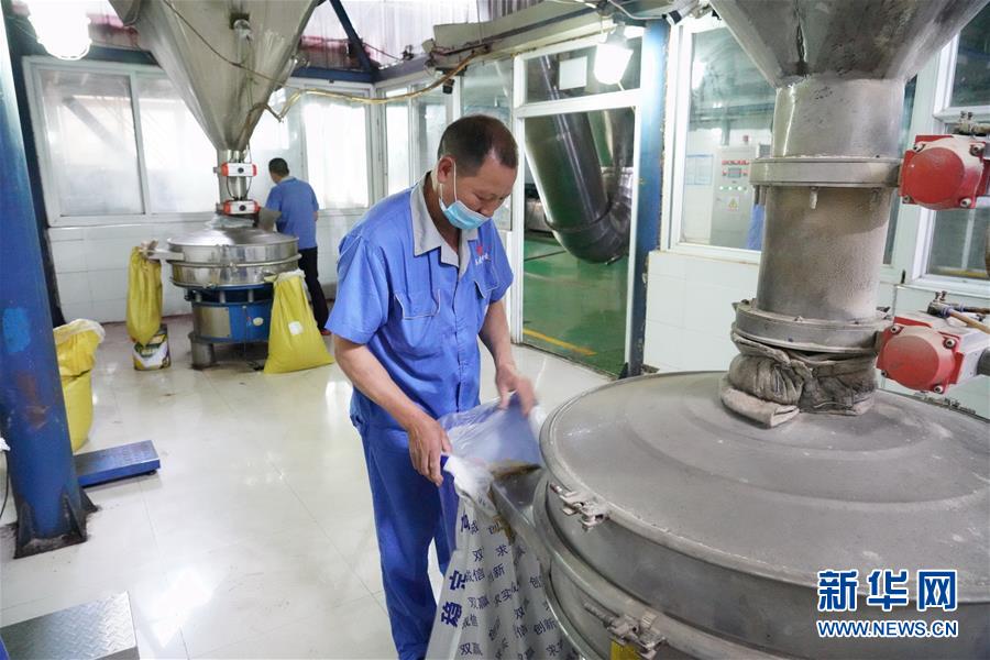 （在習(xí)近平新時(shí)代中國特色社會(huì)主義思想指引下——新時(shí)代新作為新篇章·總書記關(guān)心的百姓身邊事·圖文互動(dòng)）（2）大污染變身“大寶藏”：治理畜禽糞污，他們這樣干！