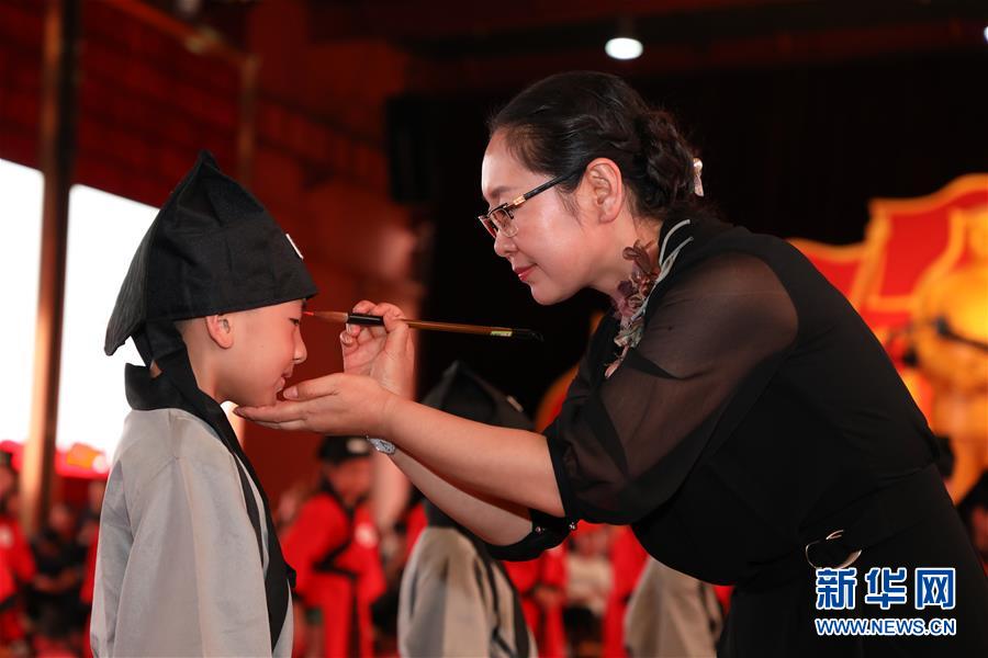 (愛國情 奮斗者·圖文互動)(1)張榮華:立足實業闖新路