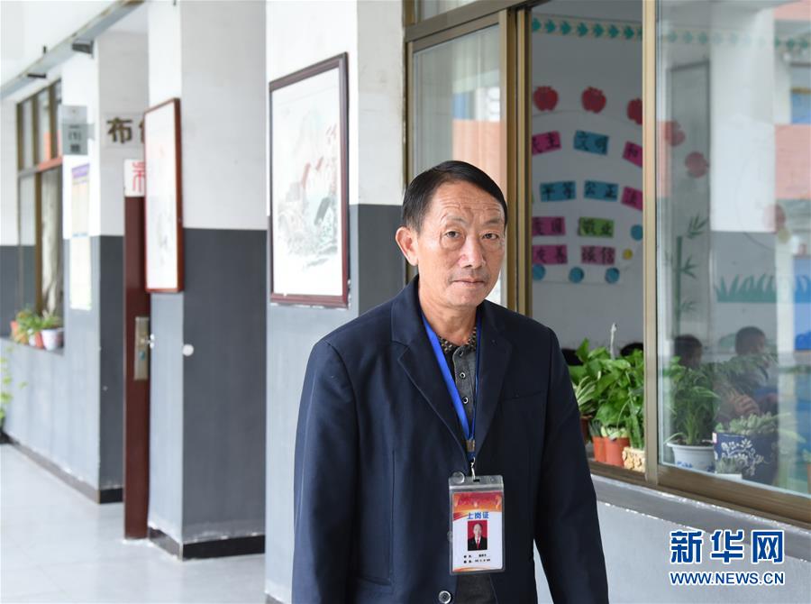 (愛國情 奮斗者·圖文互動)(1)大山園丁的堅守——記貴州黔西縣鄉村教師楊紹書