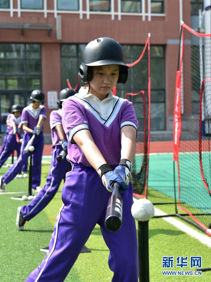 （體育·圖文互動(dòng)）（3）（在習(xí)近平新時(shí)代中國特色社會(huì)主義思想指引下——新時(shí)代新作為新篇章·總書記關(guān)心的百姓身邊事）奔跑吧，少年！——體育讓孩子們插上強(qiáng)壯的翅膀（配本社同題文字稿）