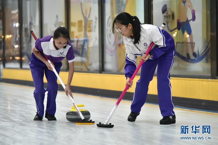 （體育·圖文互動(dòng)）（4）（在習(xí)近平新時(shí)代中國特色社會(huì)主義思想指引下——新時(shí)代新作為新篇章·總書記關(guān)心的百姓身邊事）奔跑吧，少年！——體育讓孩子們插上強(qiáng)壯的翅膀（配本社同題文字稿）