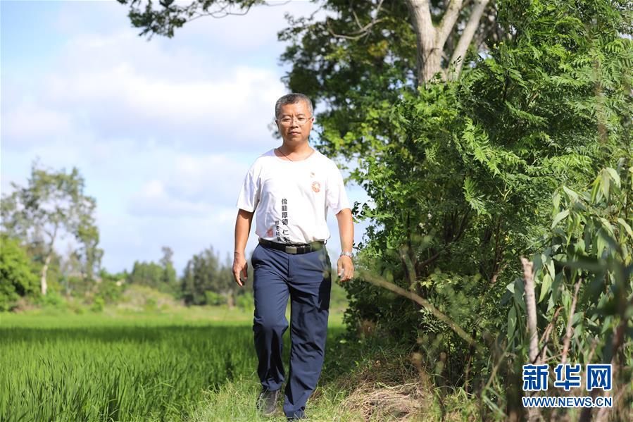 (不忘初心、牢記使命·圖文互動)(3)“上天入地”也要帶領(lǐng)鄉(xiāng)親脫貧——記廣東那毛村駐村第一書記彭彬