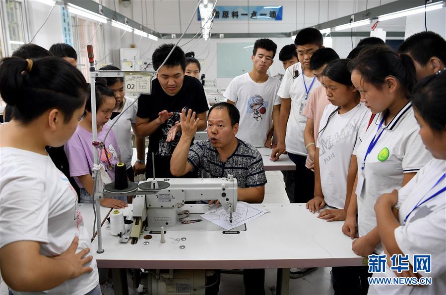 （壯麗70年·奮斗新時代——共和國發展成就巡禮·圖文互動）（4）優先發展 奠基未來——共和國教育事業發展成就巡禮