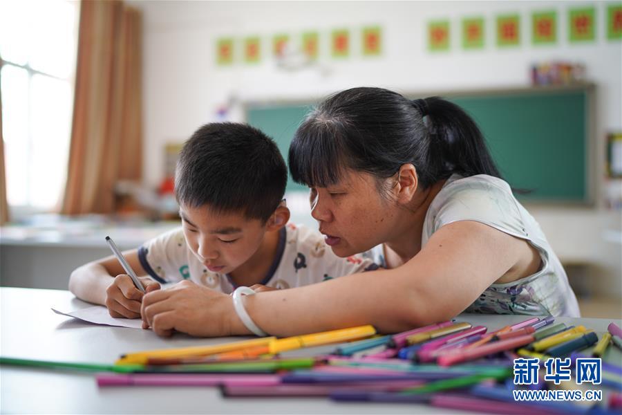 （壯麗70年·奮斗新時代——共和國發展成就巡禮·圖文互動）（5）優先發展 奠基未來——共和國教育事業發展成就巡禮