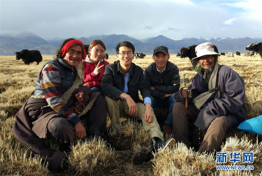 （在習(xí)近平新時(shí)代中國(guó)特色社會(huì)主義思想指引下——新時(shí)代新作為新篇章·總書(shū)記關(guān)心的百姓身邊事·圖文互動(dòng))（1）“我走進(jìn)大山，是為了讓你走出大山”——大學(xué)生支教故事