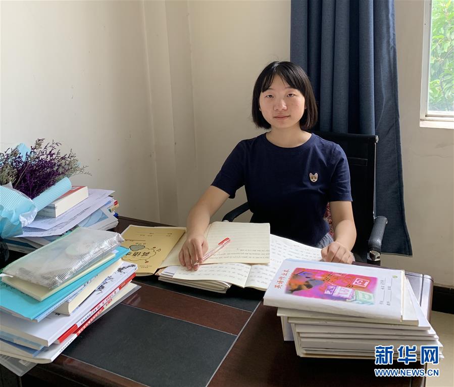 （在習(xí)近平新時(shí)代中國(guó)特色社會(huì)主義思想指引下——新時(shí)代新作為新篇章·總書(shū)記關(guān)心的百姓身邊事·圖文互動(dòng))（2）“我走進(jìn)大山，是為了讓你走出大山”——大學(xué)生支教故事